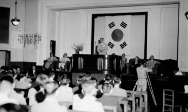 1954년 7월 17일 당시 서울대학교 강당에서 열린 대한민국예술원 개원식 모습. 국가기록원 자료