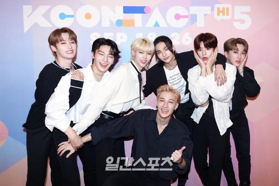 Members of Stray Kids (Stray Kids-Banchan, Reno, Chang Bin, Hyunjin, Han, Felix, Seung Min, and Aien) attended the fifth season of KCON:TACT (KK Contact) held on the 19th and have photo time.KCON:TACT HI 5 will be released exclusively through Teabing in Korea, and overseas fans can meet through KCON official and Mnet K-POP YouTube channel.
