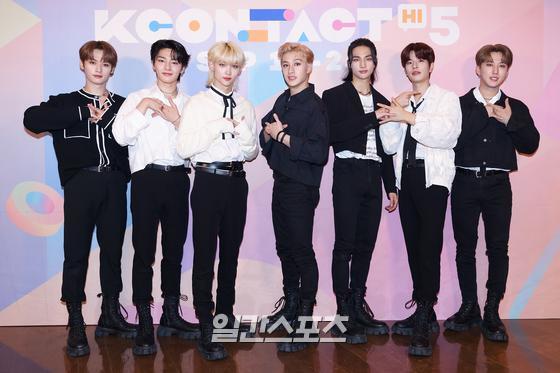 Members of Stray Kids (Stray Kids-Bang Chan, Reno, Chang Bin, Hyunjin, Han, Felix, Seungmin, and Ayen) attended the fifth season of KCON:TACT (KCON:TACT) held on the 19th, and have photo time.KCON:TACT HI 5 will be released exclusively through Teabing in Korea, and overseas fans can meet through KCON official and Mnet K-POP YouTube channel.