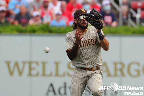 중견수로 나선 타티스 주니어는 1회 결정적인 실책을 했다. 사진(美 세인트루이스)=ⓒAFPBBNews = News1