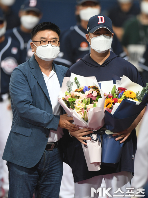 김태룡 두산 단장도 유희관의 100승을 축하했다.