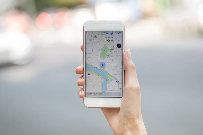 네이버 지도와 티맵이 가장 많이 쓰이는 지도·교통 앱 서비스로 조사됐다. /사진=이미지투데이