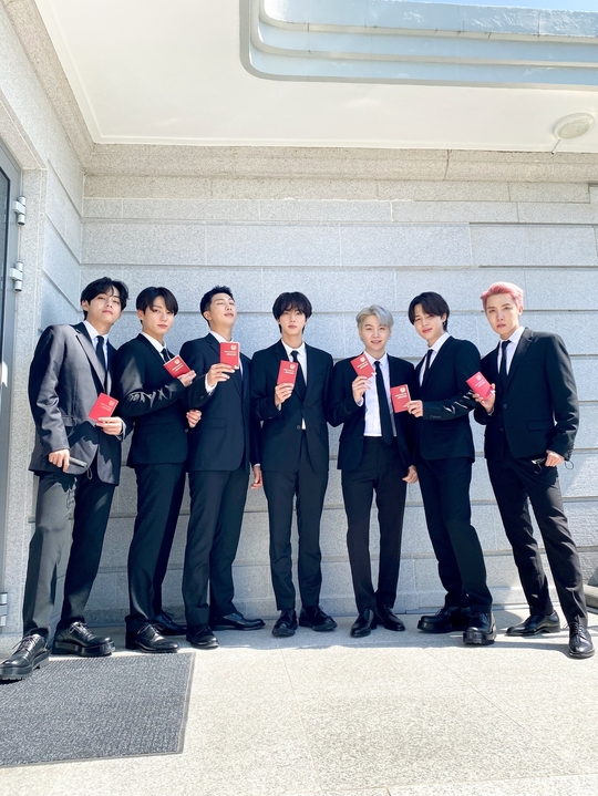 Group BTS (RM, Jean, Suga, Jay-Hop, Jimin, V, and the political establishment) will make their third United Nations (UN) speech as the presidents special envoy.According to United Nations, Blue House, BTS will participate in the 76th United Nations General Assembly, which will be held at the United States of America New York City United Nations headquarters on September 20 at 9 p.m. (Korea time).He left Incheon International Airport on the 18th for this schedule.The event involving BTS is the opening session of the Sustainable Development Goals (SDG) Moment under the presidency of United Nations Secretary General.Members will give speeches on President Moon Jae-ins governments goal of sustainable development as President Moon Jae-ins SEK envoy.In July, Moon appointed BTS as President SEK Mission for Future Generations and Culture (Special Presidential Envoy for Future Generations and Culture).It is said that it has used private experts BTS to lead the global agenda for future generations and to develop diplomatic power suitable for the status of South Korea international community.In a conversation with members on September 14, President Moon said, On behalf of the leaders (on the UN side), I have asked for BTS (BTS) to participate on behalf of former World youths.I think that the nationality of South Korea has increased greatly in itself. A Blue House spokesman said, As BTS has been delivering messages of comfort and hope to all Worlds, I expect that this BTS attendance at the United Nations General Assembly will be a meaningful opportunity to expand communication with all World future generations and to lead future generations to sympathize with major international issues.BTS said, It is a great honor to be able to do something with this title as a citizen and an individual, the president SEK envoy for future generations and culture. I was always worried about whether we could give back the love we received and give a lot at the same time. I am honored that the president gave me a great opportunity.Im trying to do my SEK envoys hard, he said.The most anticipated passage is the message to represent the former World youth.BTS successfully attended the 73rd United Nations General Assembly at the United States of America New York City United Nations headquarters in September 2018 as a global youth representative, and successfully made the first speech on the extension of their album series theme Love Yourself Love Yourself (LOVE MYSELF) Its done.At the time, leader RM (Alm) made a brief and clear speech on behalf of the team based on his fluent English skills, which inspired empathy from former World people.In September last year, he joined the United Nations Health and Security Friendship Groups high-level meeting as a SEK speaker.I was together in the way of releasing a pre-shooted video in the aftermath of Corona 19, which was World-wide extreme.The story told at the time was a message of hope that Lets get out of despair and get back together and live a new world.The third speech is expected to be a story that touches the daily life of BTS and former World youth.Previously, BTS said on September 13th through the official SNS, Dear young people, what have you been doing for the past two years, and what kind of world are you living in now?Please express yourself freely in your precious things or the images, emojis, and words of the present!Your story begins at the UN, she said, adding a hashtag: Youth Today (Youth Today) and Your Stories (Your Story).Youth (youth, youth) presented as a key word is also the central material for the series album Hwayang Yeonhwa that BTS developed from 2015 to 2016.BTS returns home after digesting schedule for United Nations General AssemblyOn September 24, they will release My Universe (My Universe), which they worked with the British band Coldplay.This single is from Coldplay Regulars 9th album Music Of The Spheres (Music of the Spears), which will be released on October 15.BTS will then host an online concert BTS PERMISSION TO DANCE ON STAGE (BTS Permission to Dance On Stage) on October 24.
