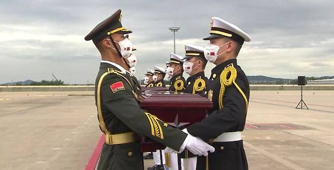 지난 2일 인천공항에서 열린 제8차 중국군 유해 인도식.