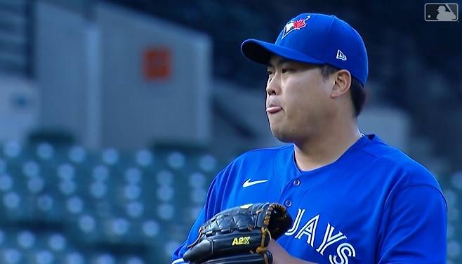 21일(이하 한국시각) 찰리 몬토요 토론토 감독은 화상 인터뷰를 통해 부상자명단에 올라있는 류현진이 조만간 투구 훈련에 돌입할 것이라고 밝혔다. /사진=MLB닷컴