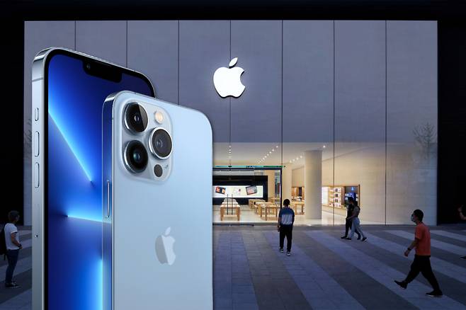 지난 4일 개장한 중국 후난성 창사시 애플 스토어와 아이폰13프로. 중국 본토에 설립된 43번째 대형 애플 매장이다. [애플 홈페이지 캡처]