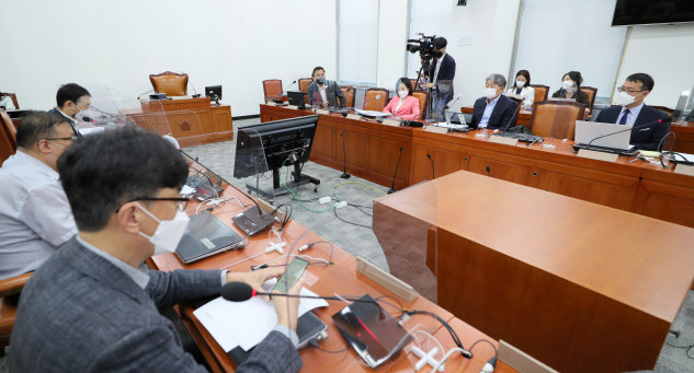 언론중재법 협의체 8차 회의가 지난 17일 오후 서울 여의도 국회에서 열리고 있다. (사진=국회사진기자단)