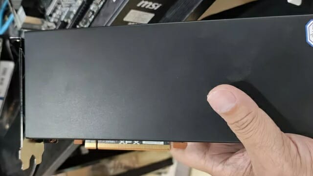 AMD 나비 22 그래픽칩셋 기반 채굴장치. (사진=톰스하드웨어)