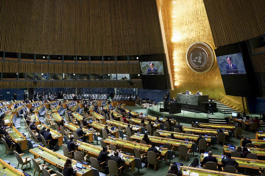 21일(현지시간) 문재인 대통령이 미국 뉴욕에서 열린 유엔총회에서 기조연설을 하고 있다. 청와대 제공.