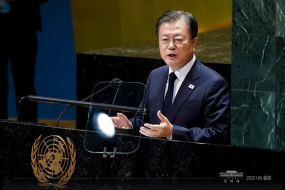 문재인 대통령이 21일(현지시각) 미국 뉴욕 유엔 총회장에서 기조연설을 하고 있다. 사진=청와대 페이스북