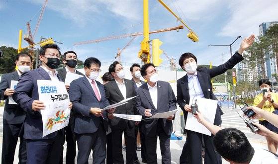 국민의힘 '이재명 경기도지사 대장동 게이트 진상조사 TF’ 팀 의원들이 대장동 현장을 찾았다. 국회사진기자단