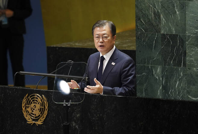 South Korean President Moon Jae-in delivers a keynote speech during the 76th session of the UN General Assembly in New York on Tuesday. (Yonhap)