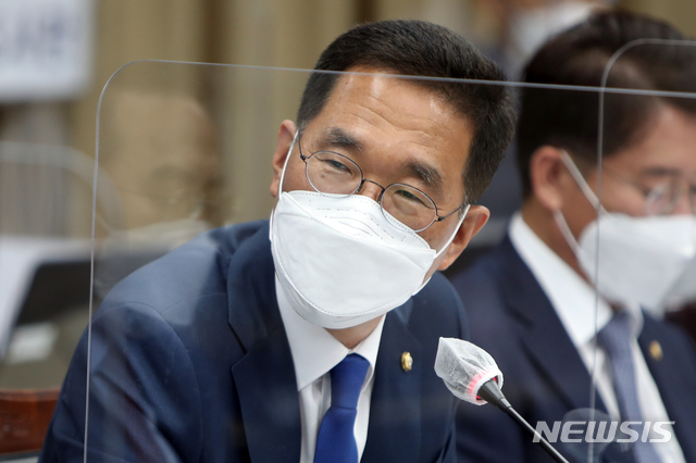 [광주=뉴시스] = 김주영 더불어민주당 의원. (사진=광주전남사진기자회 제공) 2020.10.20.photo@newsis.com *재판매 및 DB 금지