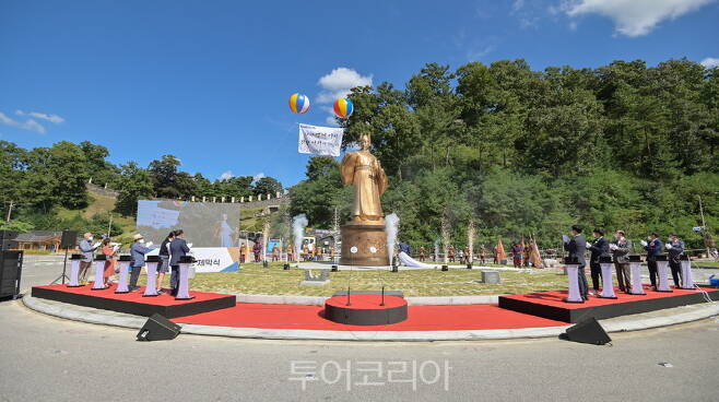 무령왕 동상 제막식이 지난 18일 열렸다.