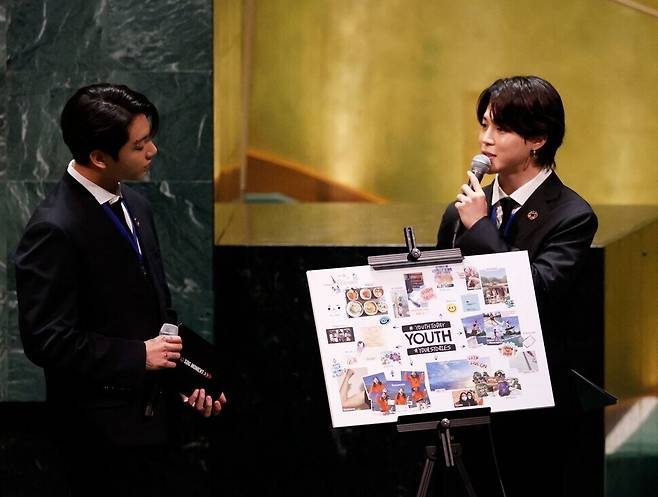 BTS members Ji-min (right) and Jung-kook speak at the opening session of the UN General Assembly’s SDG Moment event on Monday. (AFP/Yonhap News)