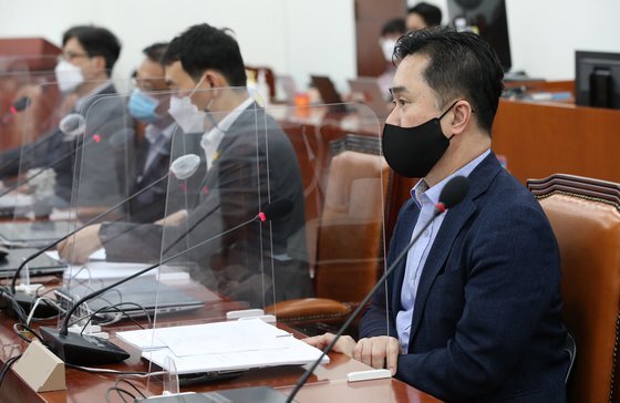 23일 오후 국회에서 열린 언론중재법 여야 협의체 9차 회의에서 김종민 더불어민주당 의원이 모두발언을 하고 있다. 뉴스1