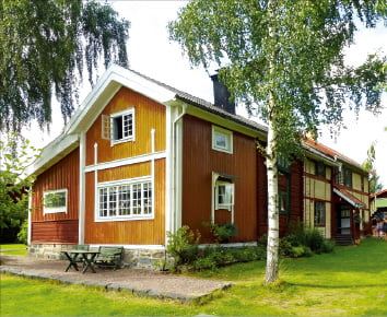 스웨덴 중부 달라르나주의 순드보른에 있는 전원주택 릴라 히트나스. 그림 속에 등장한 집이다.