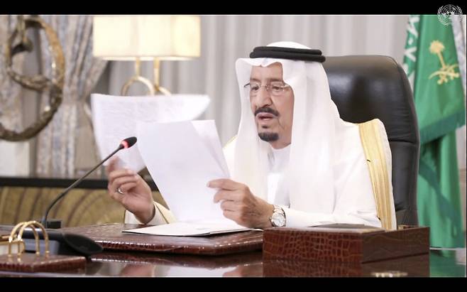 살만 빈 압둘아지즈 알사우드 사우디아라비아 국왕이 22일(현지시간) 미국 뉴욕 유엔본부에서 열린 제75차 유엔총회에 화상으로 참석해 연설하고 있다. 뉴욕｜AP연합뉴스