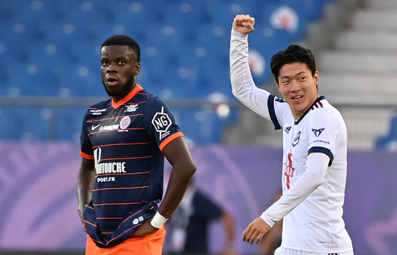 Bordeaux's Hwang Ui-jo celebrates scoring a goal during a Ligue 1 match against Montpellier at La Mosson stadium in Montpellier on Wednesday. Hwang is off to a fast start with three goals in six appearances so far this season. [AFP/YONHAP]