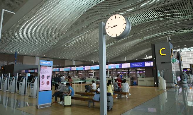 코로나19 이후 2번째 맞는 추석 연휴 인천공항 모습 [사진출처 : 연합뉴스]