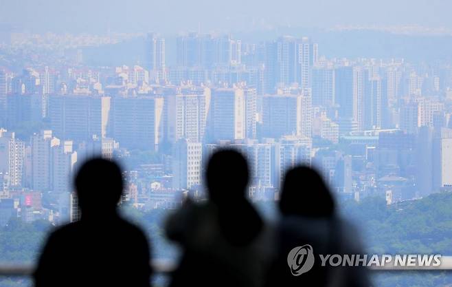 서울 남산에서 바라본 아파트 단지의 모습 [연합뉴스 자료사진]