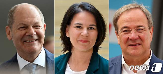 (왼쪽부터) 올라프 숄츠 독일 사회민주당 대표, 안날레나 베어복 녹색당 대표, 아르민 라셰트 기독민주·기독사회연합 대표 © AFP=뉴스1
