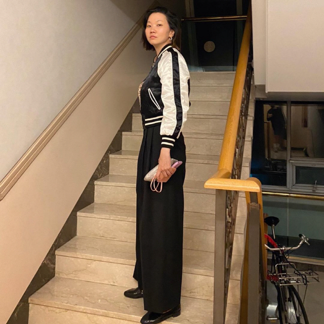 Model and actor Jang Yoon-ju told the delightful routine with Husband.Jang Yoon-ju wrote on his Instagram account on the 23rd, I went out wearing new clothes to Date with Husband for a long time.Husband took a picture saying that it was like an inside flow of the movie Inside Men. Jang Yoon-ju then said, #mohito is a Maldives cup. He hashtaged the movie Inside Men.In the photo, there was a picture of Jang Yoon-ju wearing clothes similar to the costume of An Deepflow station, which Lee Byung-hun took in the movie Inside Men.In particular, Jang Yoon-ju boasts a perfect fit for the top Model down.Meanwhile, Jang Yoon-ju married a businessman younger than four in 2015 and has a daughter in her family. She appeared in the movie Three Sisters released in January.