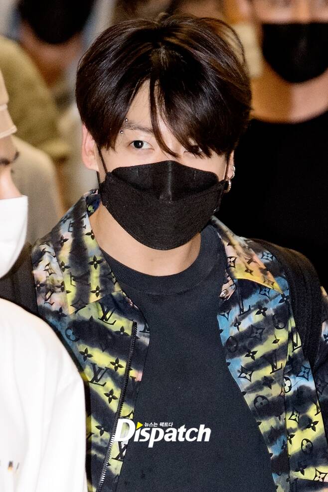 BTS (BTS) arrived at Incheon International Airport on the morning of the 23rd after completing related overseas schedules such as the 76th United Nations General Assembly held in New York, USA.Jungkook caught his eye with his colorful fashion on the day, and his smile was clear.Meanwhile, BTS was appointed as the presidential special envoy for culture. BTS attended the SDG Moment (a high-level meeting on sustainable development goals) on the 20th.Performances were also presented on the United Nations stage with messages and videos of comfort and hope for young people around the world.