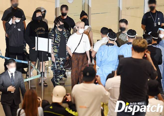 BTS (BTS) arrived at Incheon International Airport on the morning of the 23rd after completing related overseas schedules such as the 76th United Nations General Assembly held in New York, USA.Jungkook caught his eye with his colorful fashion on the day, and his smile was clear.Meanwhile, BTS was appointed as the presidential special envoy for culture. BTS attended the SDG Moment (a high-level meeting on sustainable development goals) on the 20th.Performances were also presented on the United Nations stage with messages and videos of comfort and hope for young people around the world.