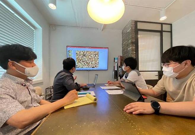 루츠랩 임직원들. 출처 = 루츠랩