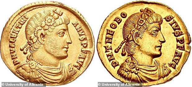 발렌티니아누스 1세 금화(왼쪽)와 테오도시우스 1세 금화의 모습./사진=스페인 알리칸테대학교