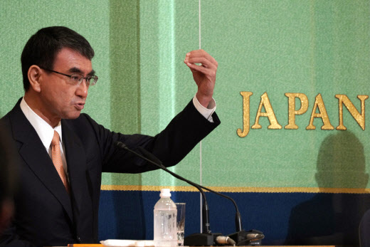 고노 다로 일본 행정개혁·규제개혁상(사진=AFP)