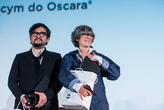 Directors Oan Kim, left, and Brigitte Bouillot received Silver Horn Award at the Krakow Film Festival in Poland in June. [KRAKOW FILM FESTIVAL]
