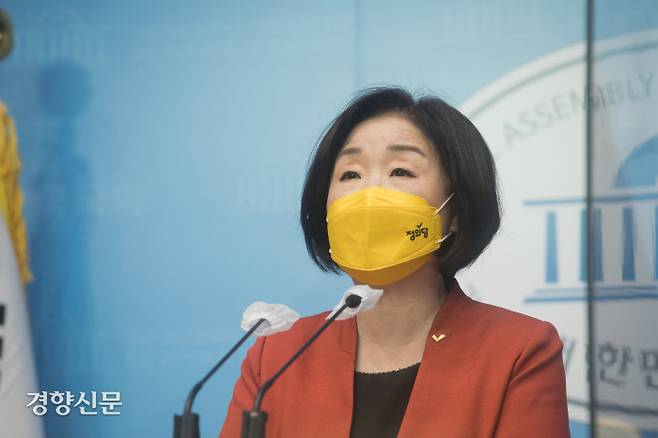 27일 오전 여의도 국회 소통관에서 정의당 심상정 대선예비후보(대선경선후보)가 부동산정책에 관한 공약을 발표하고 있다./회사진기자단