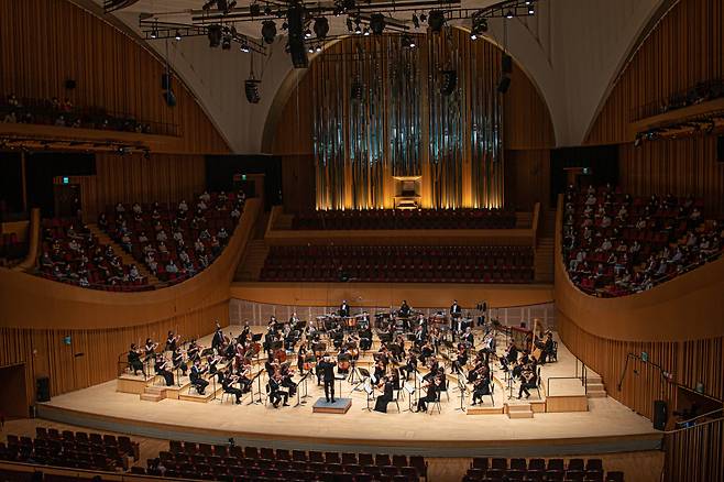 The Seoul Philharmonic Orchestra performs on Aug. 26 at the Lotte Concert Hall in eastern Seoul. (SPO)