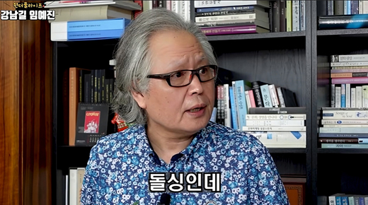 Actor Kang Nam-gil, 63, appeared on a non-Drama broadcast program for the first time in 21 years.Gangnam-gil recently appeared as an Actor Im Ye-jin (61) and guest on YouTube channel Song Seung-hwans The Soul-Mate Life, which is hosted by Actor Song Seung-hwan (64).Gangnam-gil is in close contact with Song Seung-hwan and Im Ye-jin, and Song Seung-hwans The Soul-Mate Life has been releasing Gangnam-gil and Im Ye-jin in several times since last month.Gangnam-gil appeared as a long white-haired head and attracted attention. The reason for growing his hair with long hair was that he had a confirmed person in the beauty salon about a year ago and closed the door.Gangnam-gil mentioned the occasion of Song Seung-hwans The Soul-Mate Life and said, After going to England as a family, I did not interview any pros for 21 years, except Drama.I did not perform, he said. I wanted to live in The Soul-Mate Life. In the broadcast, Gangnam-gil and Im Ye-jin had time to check their Internet profiles and correct the wrong information. Gangnam-gil said, I am a dolsing, but it is a divorce.I have to correct that, he said, making Song Seung-hwan and Im Ye-jin laugh.Gangnam-gil recalls the days when he lived in England with his children and said, I think now, there are many things like repatriation, but I have taken about 100 movies with my children.I had a hard time, but after four years, I want to be so precious. 