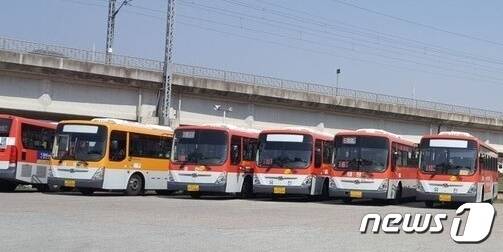 목포 유일시내버스 회사인 태원여객·유진운수 버스 © News1