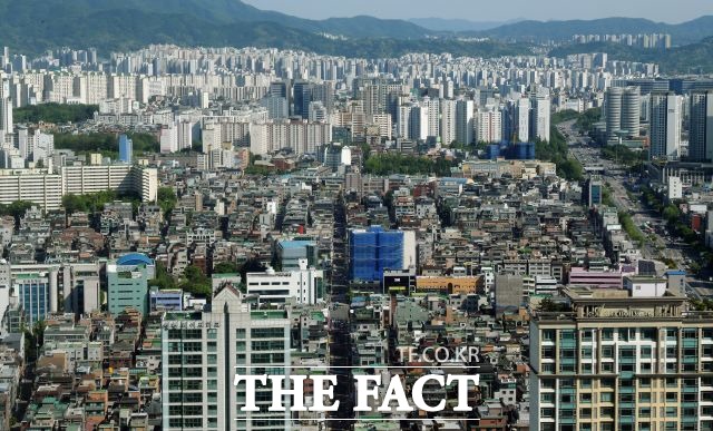 28일 부동산 플랫폼 다방을 서비스하는 스테이션3가 한국부동산원의 자료를 분석한 결과에 따르면 서울 빌라(연립·다세대) 중위 매매가격이 사상 처음으로 3.3㎡(평)당 2000만 원을 넘어섰다. /이선화 기자