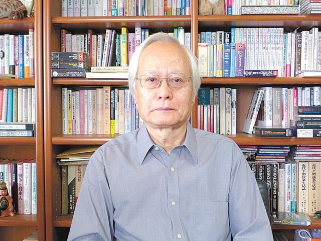요시미 요시아키 주오대 명예교수는 본보와의 화상 인터뷰에서 일본 정부가 ‘종군 위안부’ 대신 ‘위안부’라는 용어를 확산시켜 “결국 고노담화를 무력화시키려 한다”고 분석했다. 요시미 교수 제공