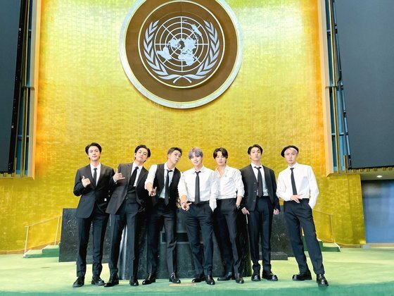 BTS는 지난 20일(현지시간) 뉴욕 유엔 총회장에서 열린 지속가능발전목표 고위급 회의(SDG 모멘트) 행사에서 사전 녹화된 '퍼미션 투 댄스'(Permission to Dance) 퍼포먼스 영상을 공개했다. 연합뉴스
