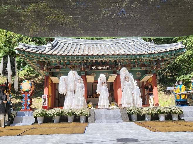 궁녀제 봉행 장면.(3)