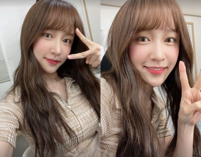 Hani (real name Ahn Hee-yeon), who is also a girl group EXID and an actor, showed off her beauty while she was still there.On the 28th, Hani released two photos through his Instagram story.In the open photo, Hani is making a brilliant smile while watching the camera with full makeup.Especially during the still time of Hani, the beauty of EXID visual center also comes out as an admiration.On the other hand, EXID Hani, who debuted in 2012, appeared in entertainment, I will go to school, Crime Scene 2, My Little TV, Jungles Law and Owned Honeys Beauty View.haney instagram