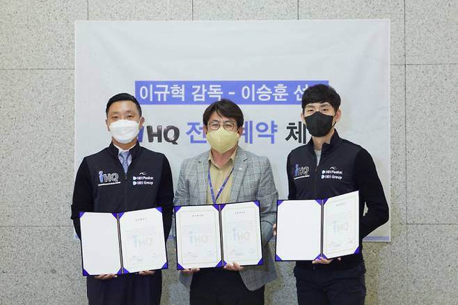 이규혁(좌)이승훈. 아이에이치큐 사진 제공