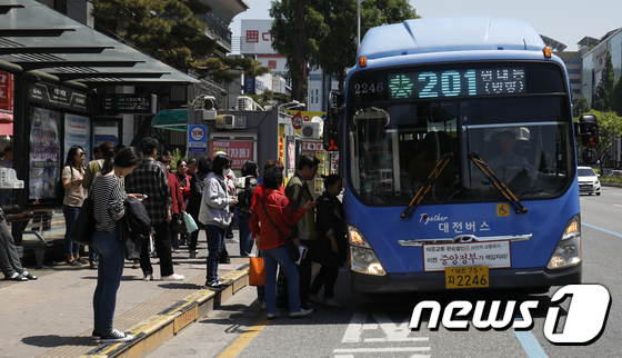 대전지역 시내버스 운행 모습. (기사 내용과 관련 없음) ©뉴스1