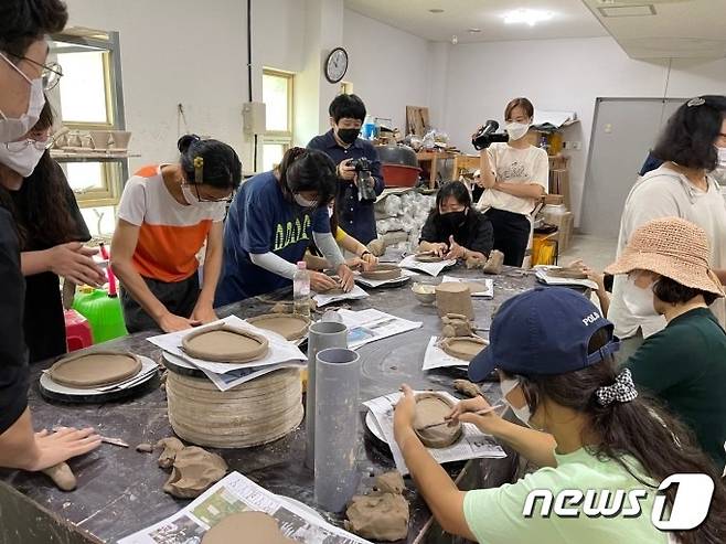 충북무형문화재 사기장 공개행사. © 뉴스1