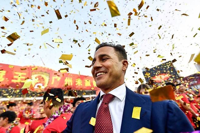 파비오 칸나바로 전 광저우FC 감독이 2019년 중국 슈퍼리그에서 우승한 뒤 세리머니를 즐기고 있다. AFP 연합뉴스