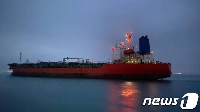 지난 1월4일 호르무즈 해협 오만 인근 해역서 이란 혁명수비대에 의해 나포된 '한국케미호' 선박과 선장이 9일 억류가 해제됐다. 사진은 한국케미호.(외교부 제공)2021.4.9/뉴스1 © News1