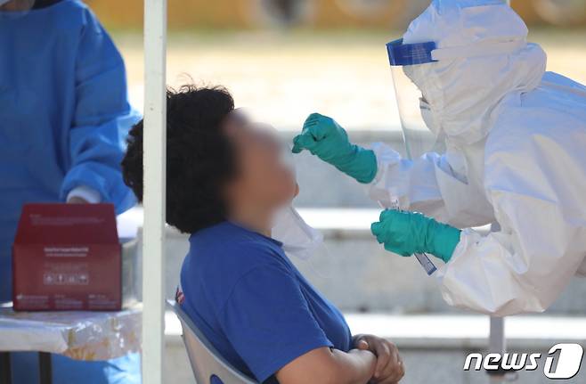 (청주=뉴스1) 엄기찬 기자 = 9월의 마지막 날인 30일 충북에서 신종 코로나바이러스 감염증(코로나19) 확진자 39명이 추가됐다.(사진은 기사 내용과 무관함) / 뉴스1 © News1
