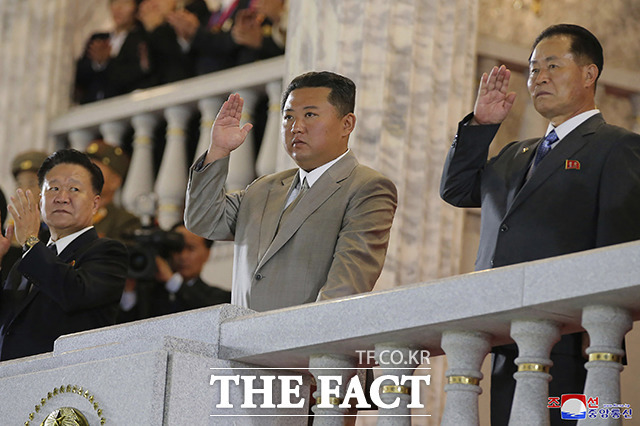 김정은 북한 국무위원장은 29일 열린 최고인민회의 제14기 제5차 회의에서 "10월 초부터 관계 악화로 단절시켰던 북남통신연락선들을 다시 복원하겠다"는 의지를 표명했다고 조선중앙통신이 30일 보도했다. / 평양=AP.뉴시스