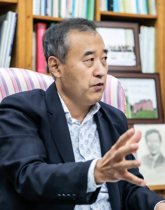 최원목 이화여대 법학전문대학원 교수 고견 인터뷰. 박동욱기자 fufus@